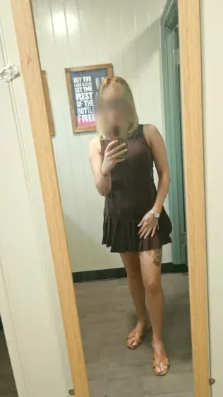 June, 36 años